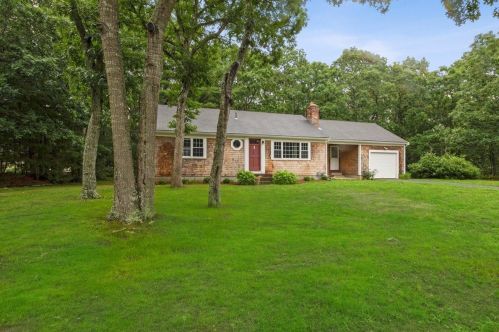 56 Cottonwood St, Yarmouth, MA 02675-2323