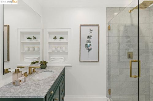 5828 Heron Dr, Oakland CA  94618-2628 exterior