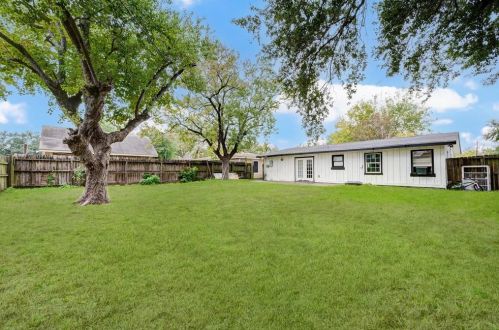 2001 3 Ave, Texas City TX  77590-7308 exterior