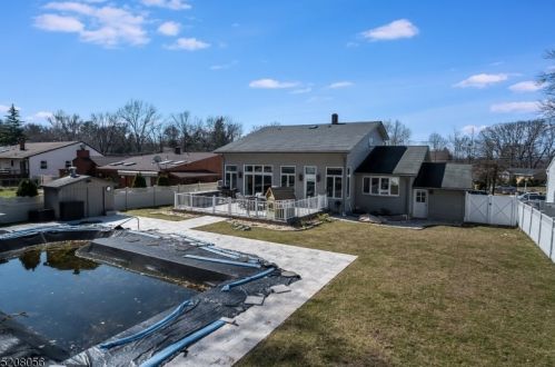 10 Overlook Ave, West Paterson NJ  07424-1917 exterior
