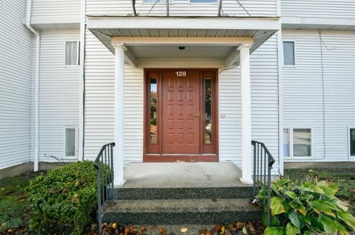 128 Hamden Ave, Waterbury, CT 06704-2761