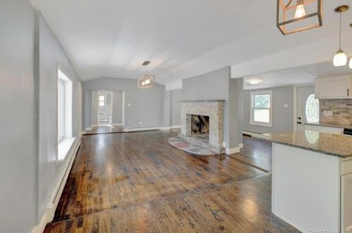 1300 Spindle Hill Rd, Waterbury CT  06716-1223 exterior