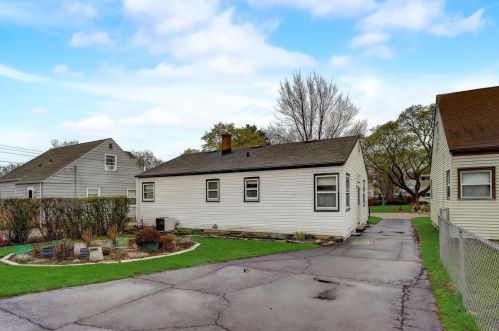 4003 52, Milwaukee WI 53220-2608 exterior