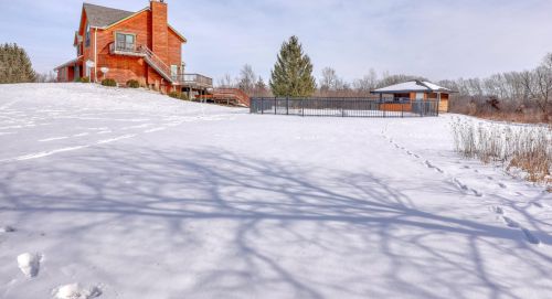 1900 Glendale Rd, Oconomowoc, WI 53066-9106