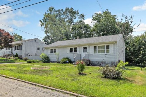 101 Eastwood Rd, Bridgeport, CT 06606-1409