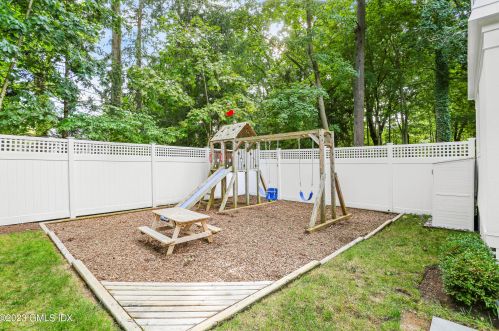 14 Tyler Ln, Riverside CT  06878-1815 exterior