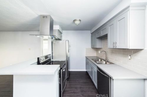 945 Locust Ave, Long Beach CA  90813-5805 exterior