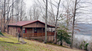 105 Falcon Dr, Byrdstown TN  38549-4767 exterior