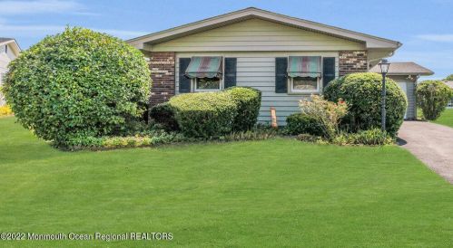 10 Kingsley Ct, Bricktown, NJ 08724-1934