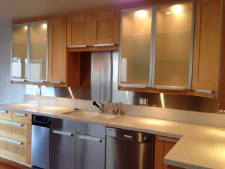 586 Rosecrans Ave, Manhattan Beach CA  90266-3470 exterior
