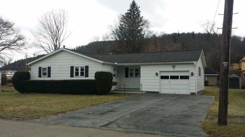 48 4th St, Canisteo, NY 14823-1155