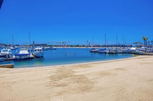 24 Bolivar St, Newport Beach CA  92663-4420 exterior