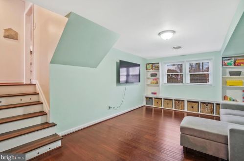 7604 Gresham St, Springfield VA  22151-2933 exterior