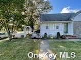 309 Ivy Ave, Westbury NY  11590-1938 exterior