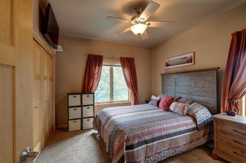 109 Westmorland Dr, Mount Horeb, WI 53572-3501