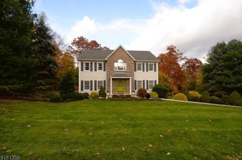 95 Dorothy Dr, Paterson, NJ 07508-2525