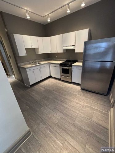 425 Bloomfield Ave, Montclair NJ  07042-3538 exterior