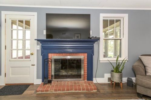 415 Ridge Rd, Middletown CT  06457-5230 exterior