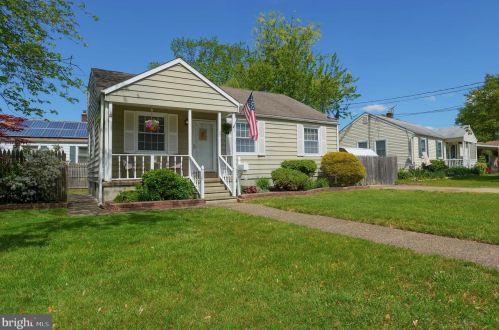 30 Lynn Dr, West Deptford, NJ 08096-1402