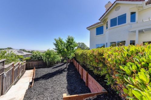 1535 Barcelona Dr, Folsom CA  95762-7212 exterior