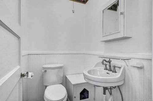 10 Goldberg Ave, Norwich CT  06360-4314 exterior