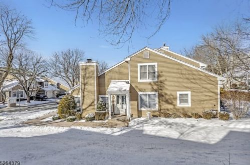 18 Exeter Rd, Bedminster NJ  07921-1607 exterior