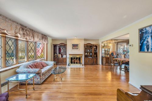 738 Salisbury Park Dr, Westbury NY  11590-5820 exterior