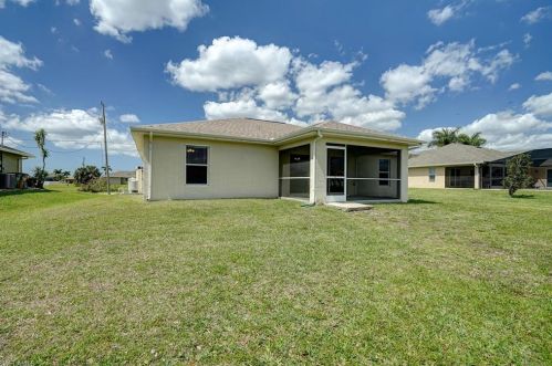 305 25th Ave, Cape Coral FL  33993-7577 exterior