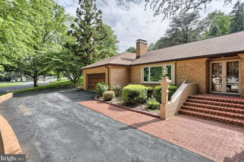 838 Kiehl Dr, Lemoyne PA  17043-1205 exterior