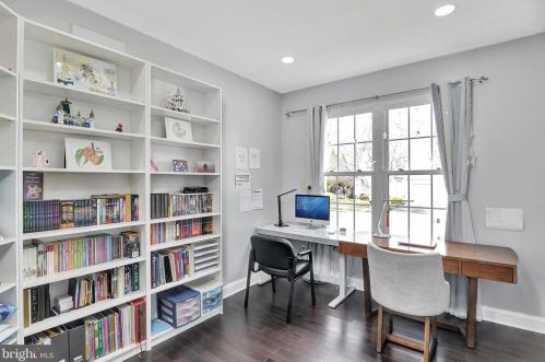 100 York Dr, Princeton NJ  08540-7946 exterior