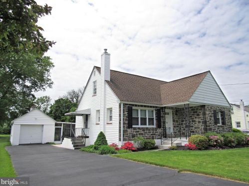 12 Circle Dr, Norristown, PA 19403-1258