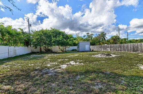 1646 3rd Ave, Delray Beach FL  33444-4117 exterior