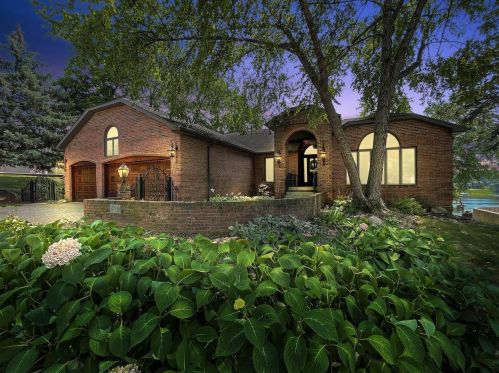 455 Surrey Hill Ln, Valpo, IN 46385-8077