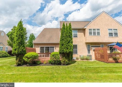 86 Wheatsheaf Ln, Norristown, PA 19403-1178