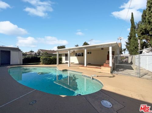 8050 Cherrystone Ave, Van Nuys CA  91402-5415 exterior