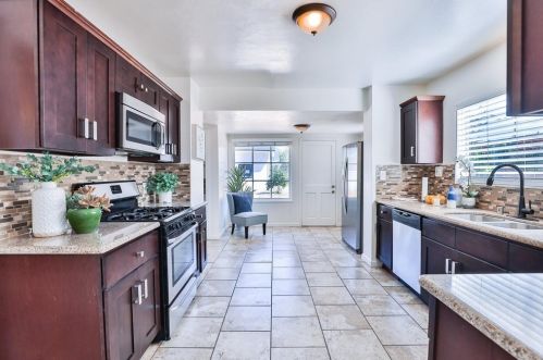 711 4th St, National City, CA 91950-1345