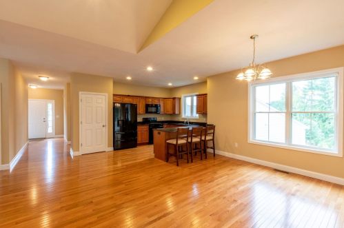 2 Sugar Plum Ln, Londonderry NH  03053-3300 exterior