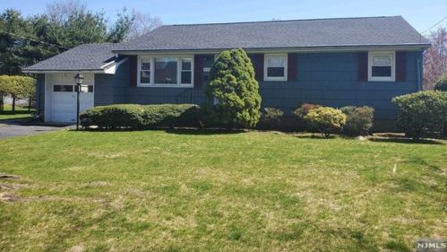 232 Camden St, Oradell, NJ 07649-2343