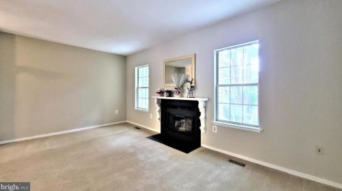 2324 Hunters Square Ct, Herndon VA  20191-2814 exterior