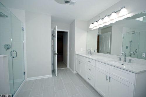 16 Springholm Dr, Berkeley Heights NJ  07922-2700 exterior
