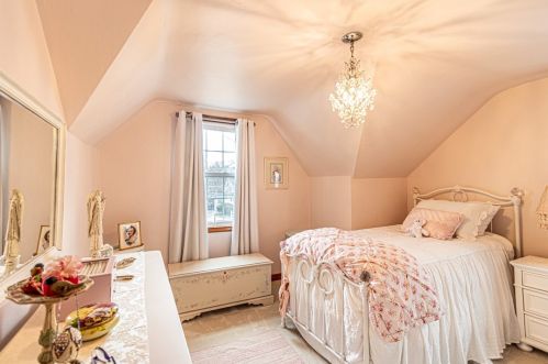 453 Riverview Dr, New Kensington PA  15068-5936 exterior