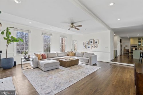 518 Fortress Cir, Leesburg VA  20175-8929 exterior