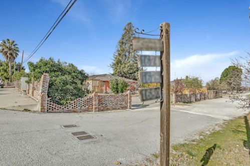 1670 Hillcrest Rd, Hollister CA  95023-5205 exterior