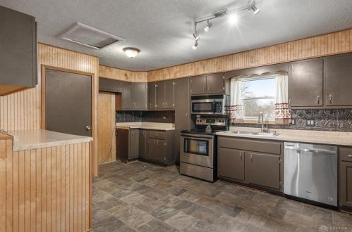 49 Lawson Ave, New Lebanon OH  45345-1415 exterior