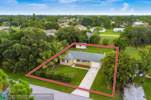 2261 Pear Ln, Fort Pierce, FL 34952-6848
