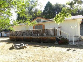 39581 Evergreen Dr, Oakhurst, CA 93644-8658