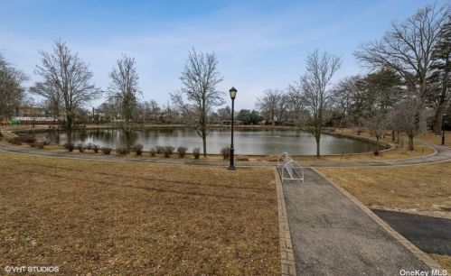 76 Shelbourne Ln, New Hyde Park NY  11040-1044 exterior