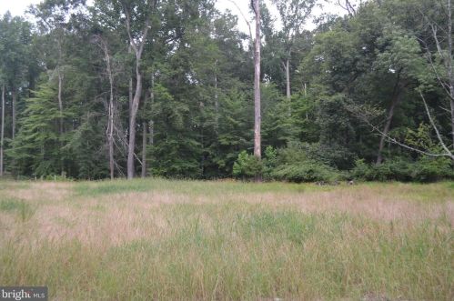 1581 Meadow Ln, Glen Mills, PA 19342-1916