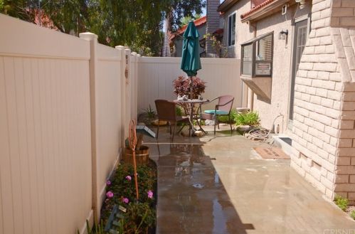 19966 Avenue Of The Oaks, Santa Clarita CA  91321-1387 exterior