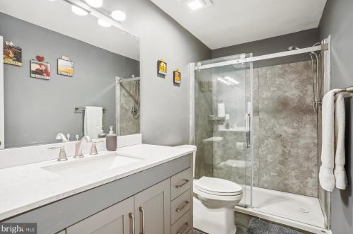 1502 Deer Point Way, Herndon VA  20194-1584 exterior